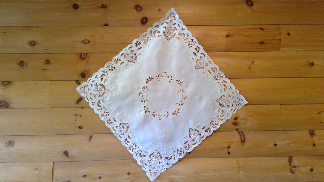 33 x 33 Square Table Accent Ivory Elegance Pattern